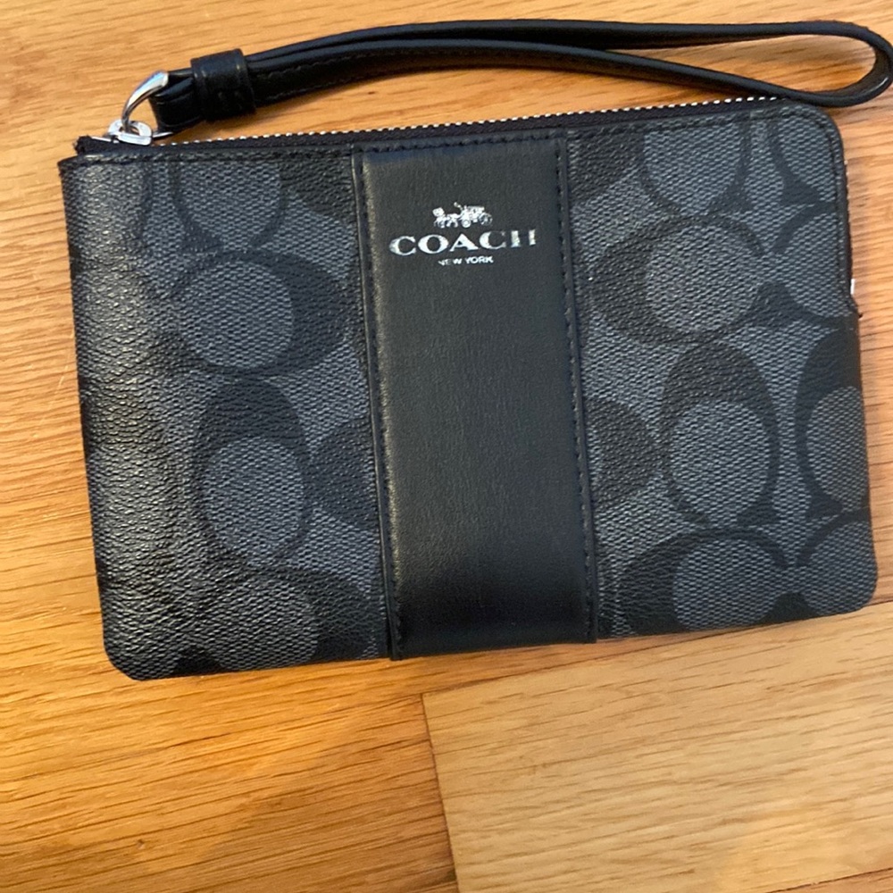 NEVER USED!! Coach wristlet